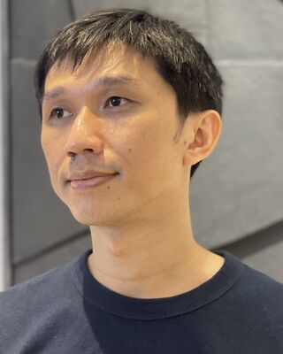 Tony, người làm Kite, chân dung từ vai trở lên